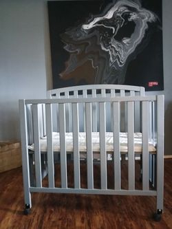 DaVinci 3 in 1 portable mini crib