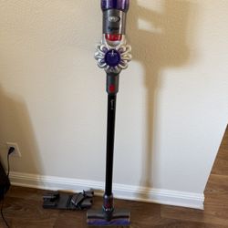 Dyson V8 Vacuum 