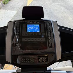 Proform 525 CT Treadmill- in excellent condition