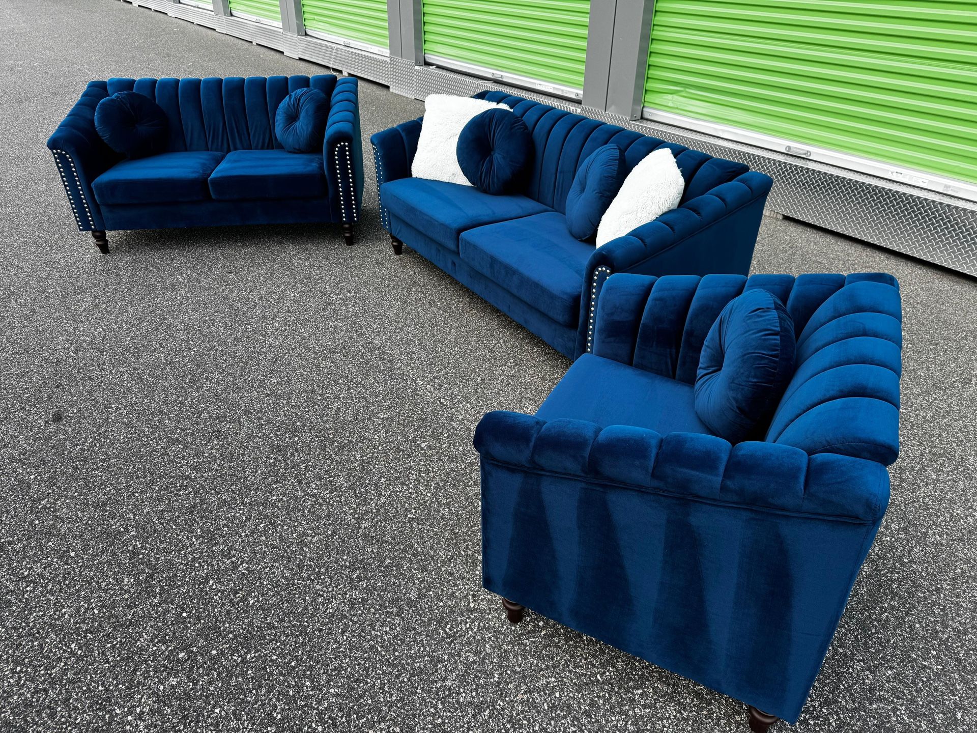 FREE DELIVERY AND INSTALLAT 🚚 Brand New in Box 📦 3 - Piece Living Room set Velvet Blue