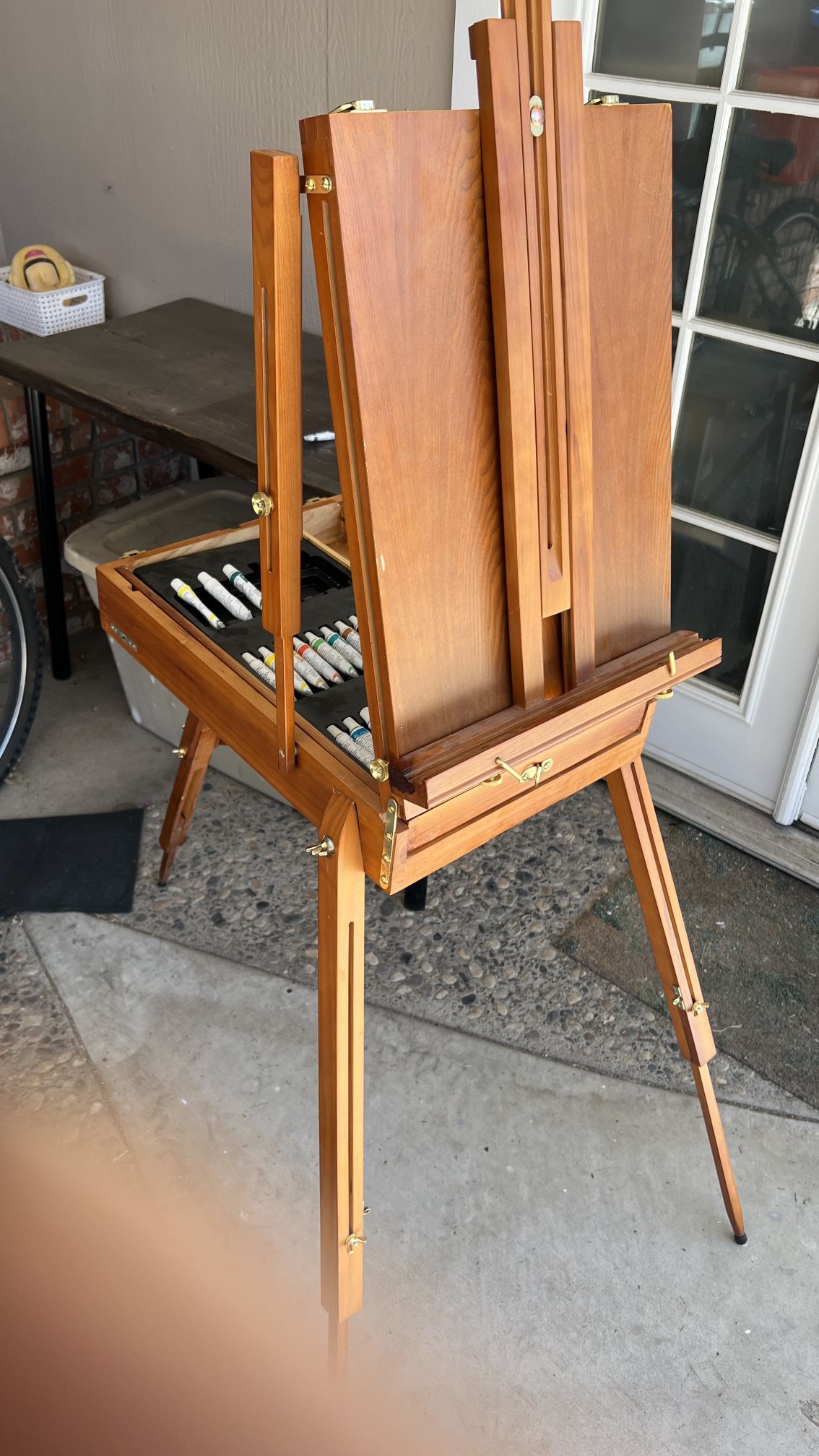 Artists Easel 