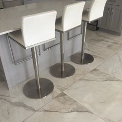 Bar stools in good condition