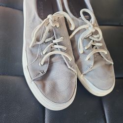 Womans 7.5 Shoes Lightly No  More Need For Them 