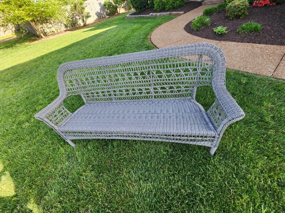 *** 3 SEATER RESIN WICKER PATIO BENCH ***