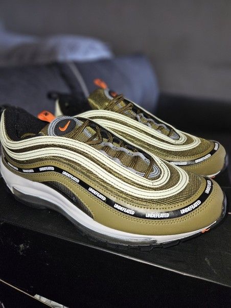 New Nike Air Max Size 10 - magambanetwork.com display picture 2