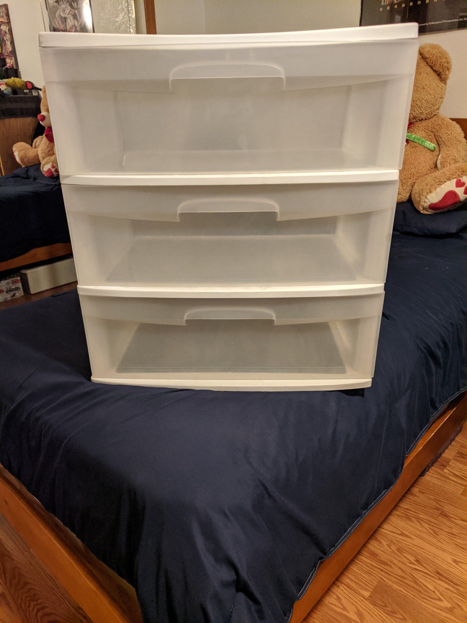 Plastic drawer container