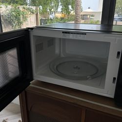 Microwave Oven Like New