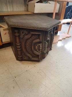 Unique end table