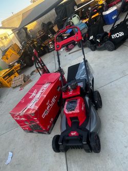 Shop Milwaukee M18 FUEL Brushless Cordless 21 in. Walk Behind Dual Battery Self-Propelled Mower w/(2)