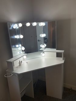 White Corner Makeup Vanity with Mirror