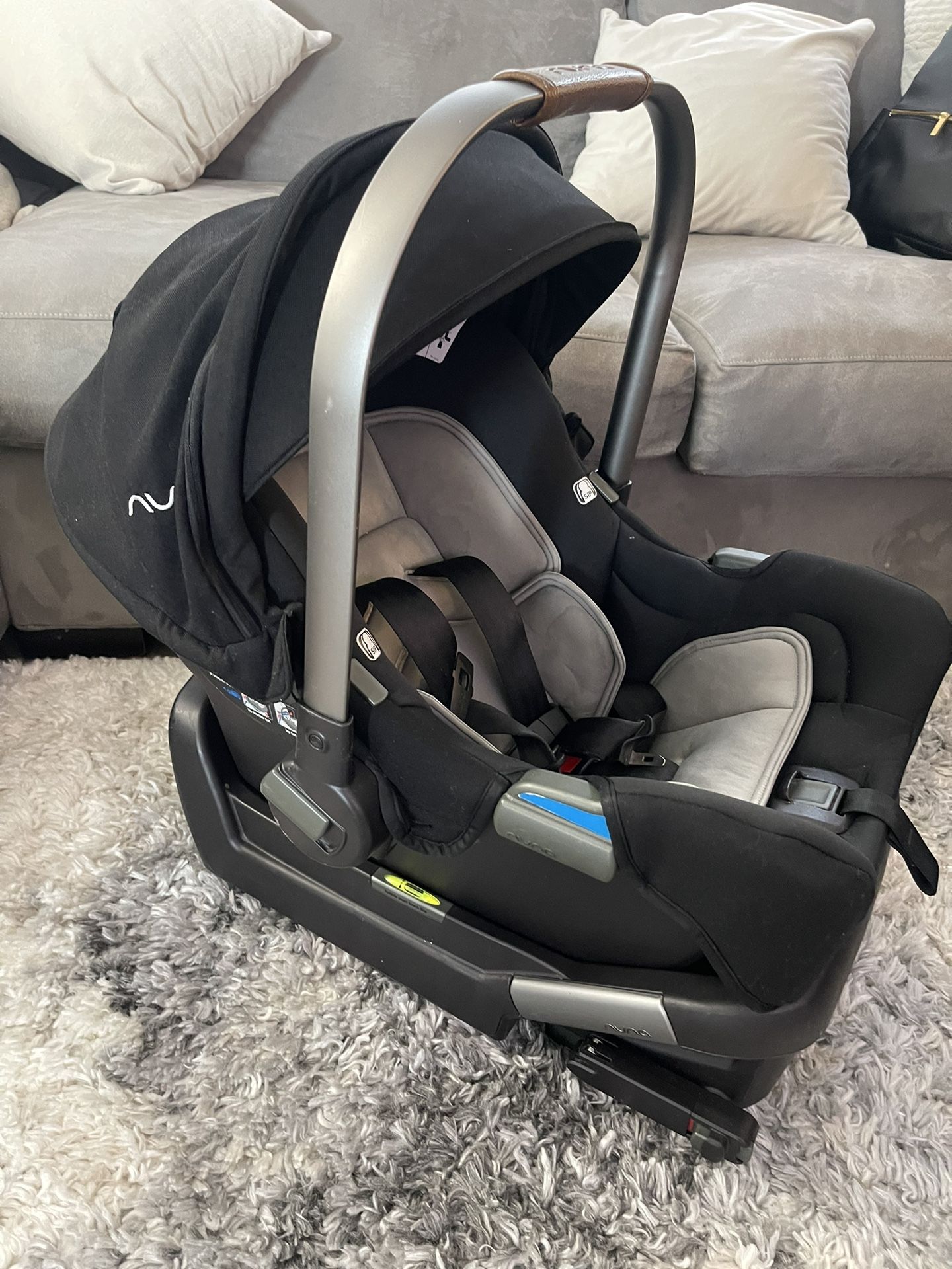 Nuna Pipa Car seat With Base