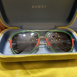 Gucci Aviator Sunglasses With Case And Silk Bag Retail $520