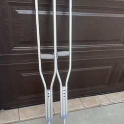 Crutches Set 