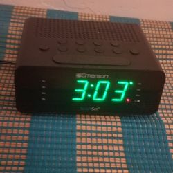 Emerson SmartSet Dua Look Alarm Clock