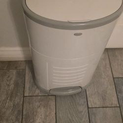 Diaper Pail With 3 Refill Bags 