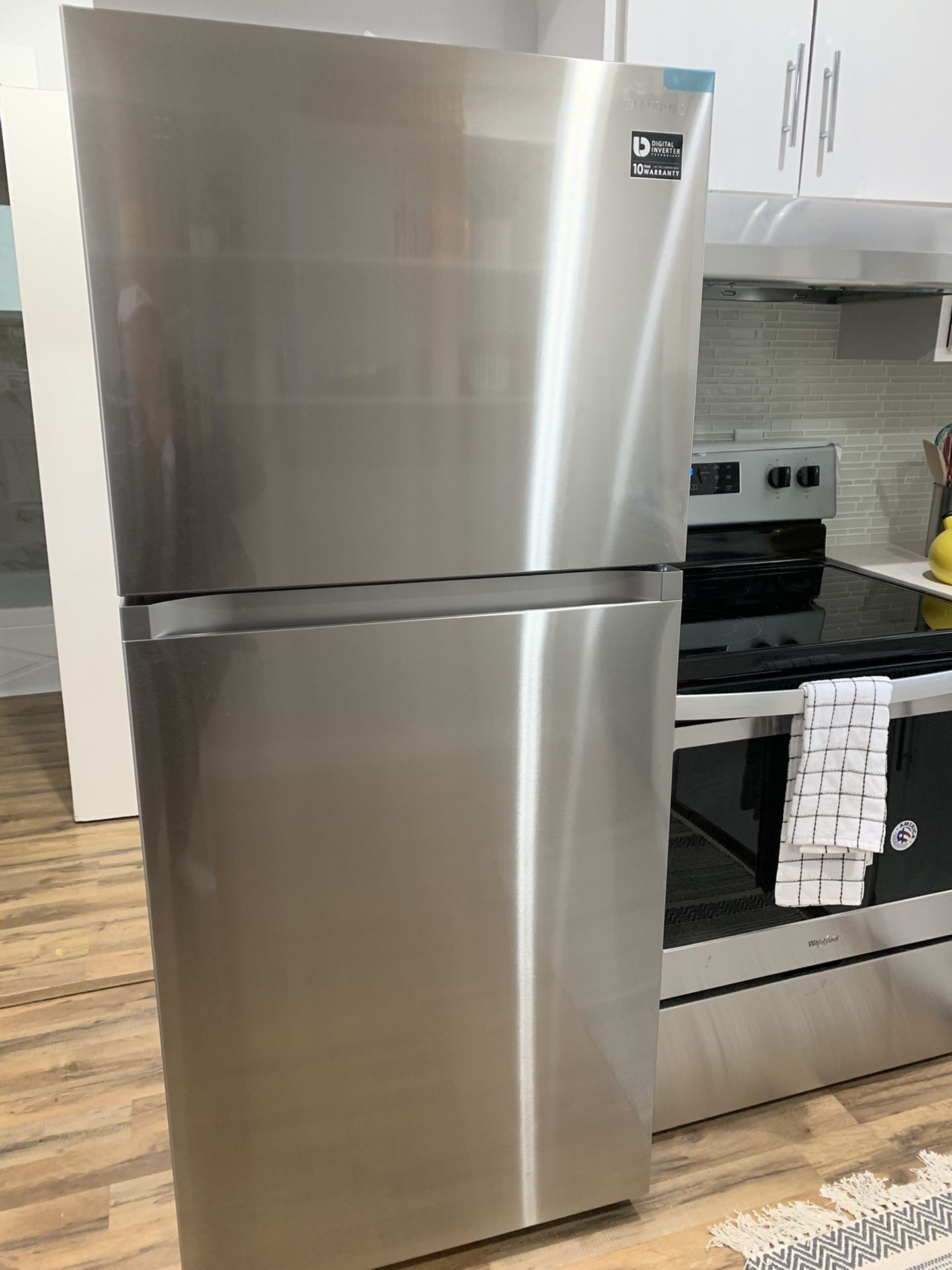 NEW Samsung 17.6 Cu. Ft. Stainless Steel Refrigerator