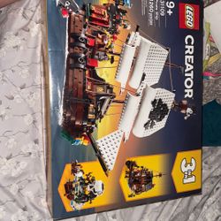 Lego Creator 3 In 1 Pirate Ship 1260 pieces Set 31109