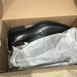 Size 12 Clarks Mens Tilden Cap Black Leather Brand new