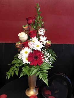 Rosas con fresas y chocolates