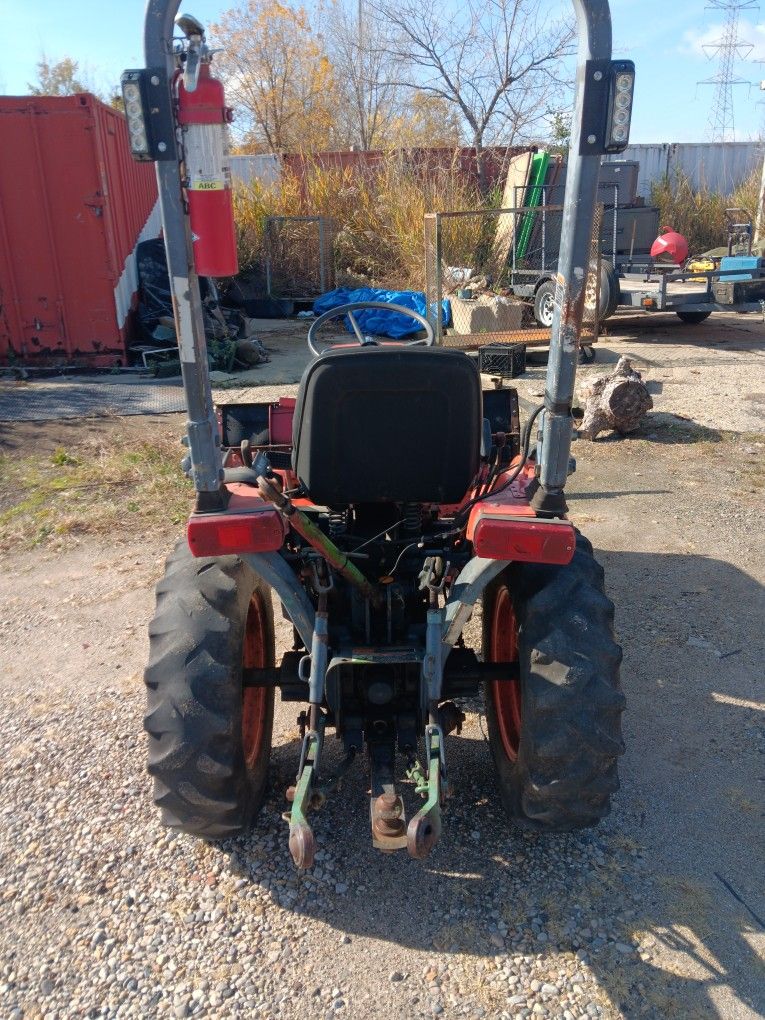 Kabota B7400 4x4 Diesel w/plow