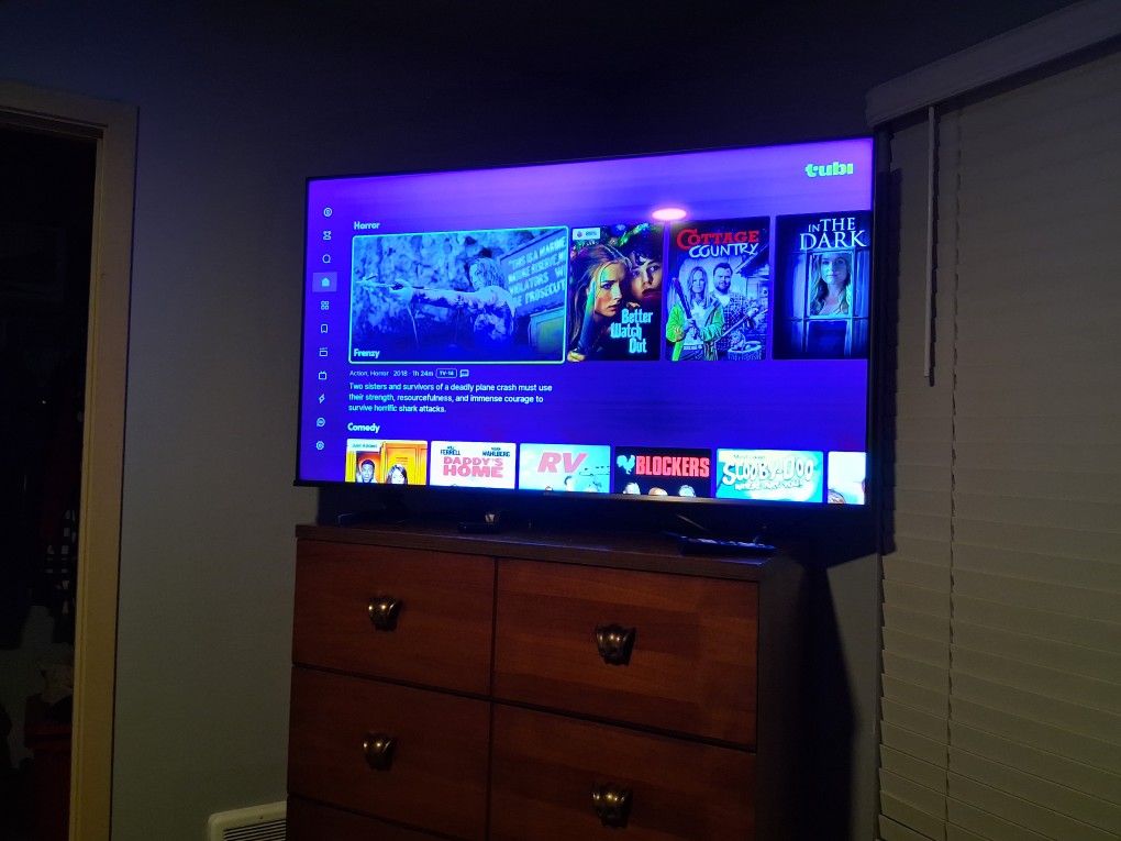 Hisence 55 INCH Smart TV WITH REMOTE 3 YEARS OLD WORKS GREAT