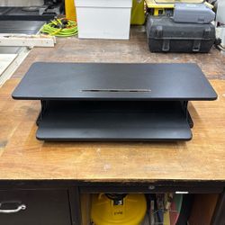 SIMBR Standing desk