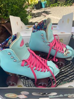 Moxi Beach Bunny roller skates