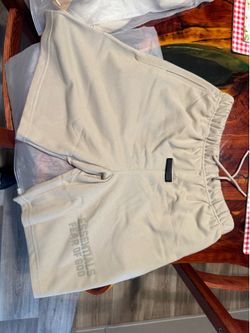 Essential crème/ grey shorts