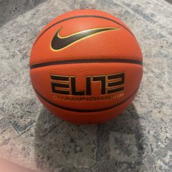 Nike Elite Championship 8P` Basketball (Indoors)