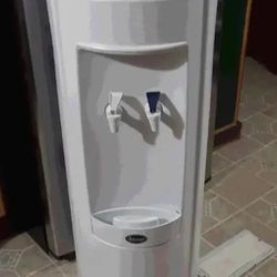 New Waterway Dispenser Cold & Room Temperature In Excellent Condition, Great For Shop / Garage / Gym, 60.