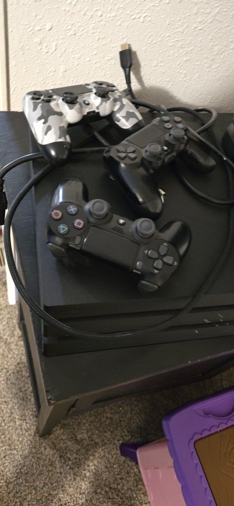 Ps4 Pro 3 Controllers 3 Games