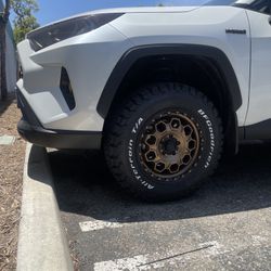 Toyota Rav4 Levantar Y Rines Con Llantas