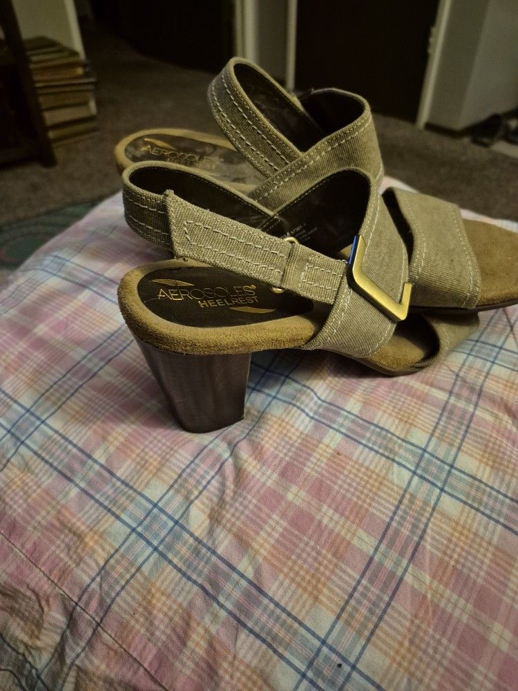 AEROSOCLES SIZE 10 M ORIGINAL PRICE $150.