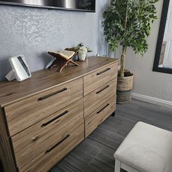 Dressing with 6 drawers /Cash Only