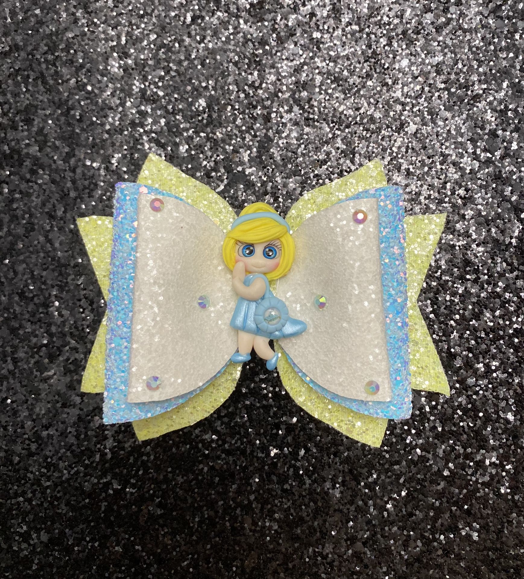 Cinderella faux leather bow w/clay princess 👸🏻🎀