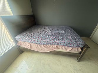Queen size bedroom set ,selling asap $500.00