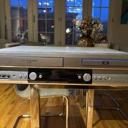 JVC HR-XVC1U Hi-Fi Stereo DVD VHS VCR Player and Recorder - No Remote