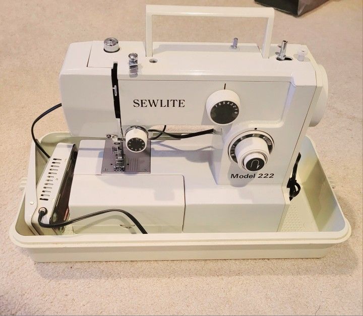 SewLite Model 222 Sewing Machine