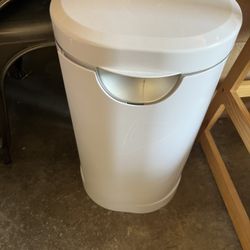 Munchkin Diaper Pail With 15 Refills 