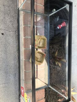 Reptile Tank W/ Bowls