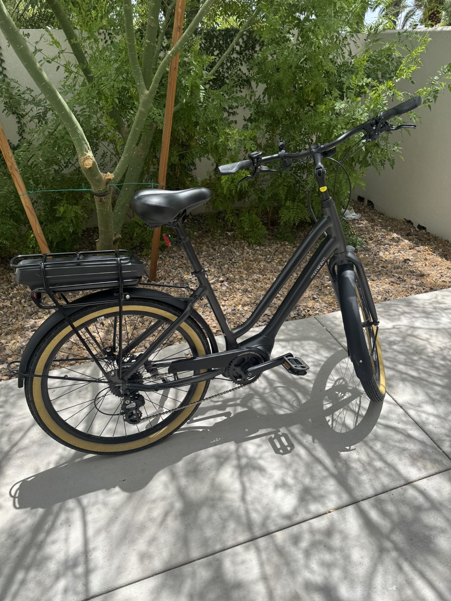 Giant LaFree E + 20 MPH E-Bike (OBO)
