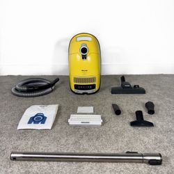 Miele Complete C3 Calima Canister Vacuum Cleaner w/ all attachments
