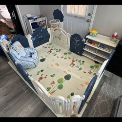 Baby playpen gate