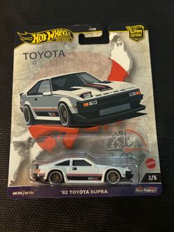 Hot Wheels Premium White ‘82 Toyota Supra Car Culture 2024 2/5.