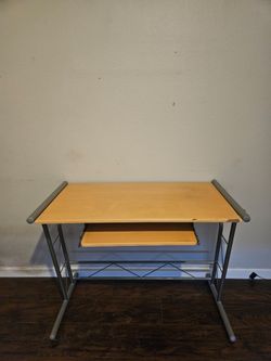 Small Computer or Study Desk- 19th Ave and Union Hills