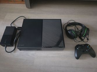 Xbox Console, Controller, and HyperX Headset