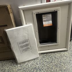 PetSafe Large Panel Pet Door Insert – New – White (Sliding Glass Door) 