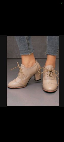 New with box high-quality brand women's Oxford style khaki color size 11 elegant and stylish $35