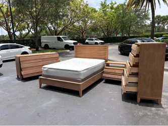 Beautiful Bedroom Set Queen Size Real Wood Natural Wood Color Like New by Havertys furniture