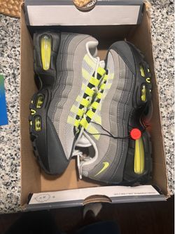 Brand new pair of air Max 95 women’s size 8